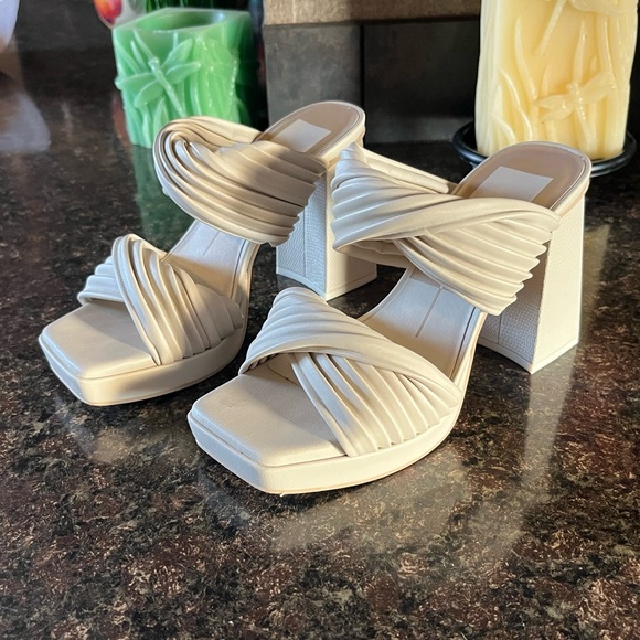 Dolce Vita Pilton Light Cream Soft-Volume Slide Block-Heel Dress Sandals - Picture 2 of 7